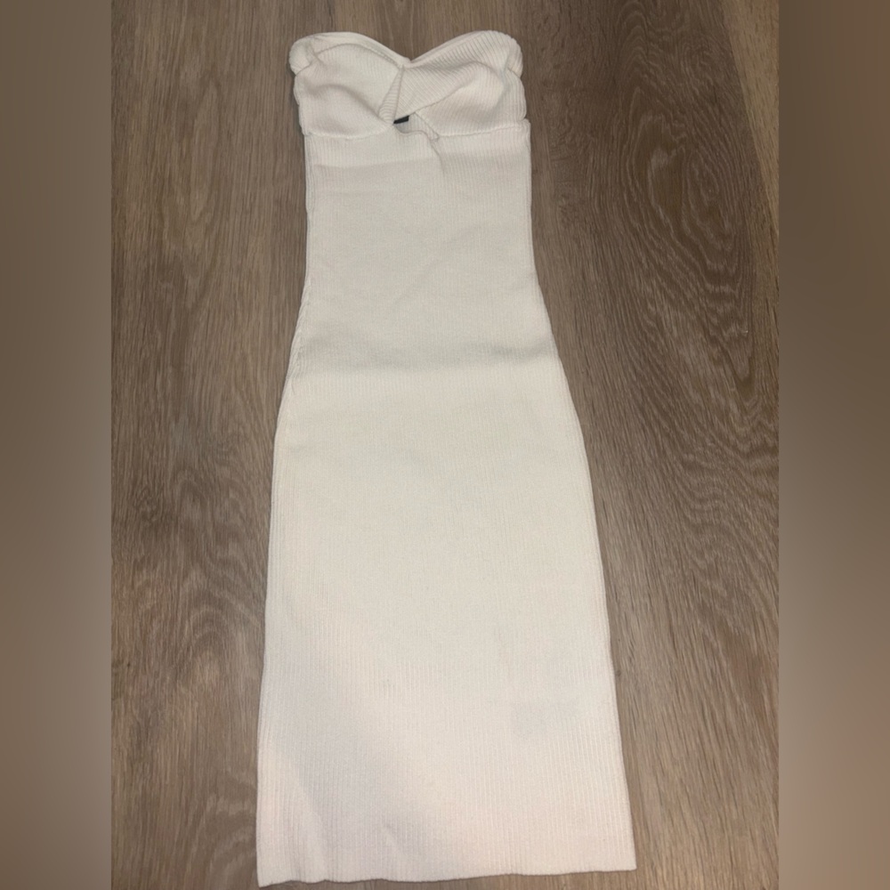 White strapless bodycon dress